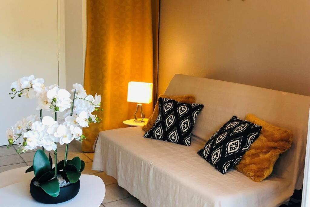 Studio Cabine Climatise 800 M De La Plage Et Des Commerces Bormes-les-Mimosas Ngoại thất bức ảnh
