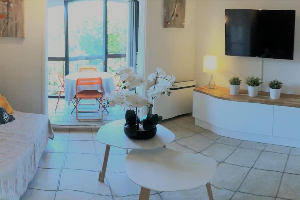 Studio Cabine Climatise 800 M De La Plage Et Des Commerces Bormes-les-Mimosas Ngoại thất bức ảnh